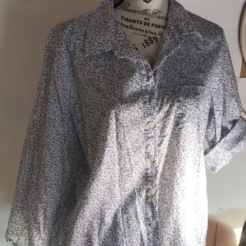 IZOD long roll tab sleeve top. Dainty Blue Floral Cotton. 💯 cotton.